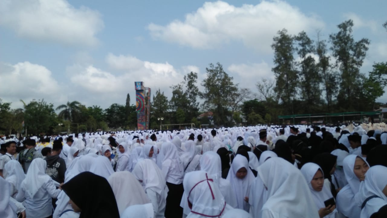 SMK Ma’arif 2 Temon Upacara Peringatan Hari Santri Dilanjutkan Kirab SMK Ma’arif 2 Temon Upacara Peringatan Hari Santri Dilanjutkan Kirab